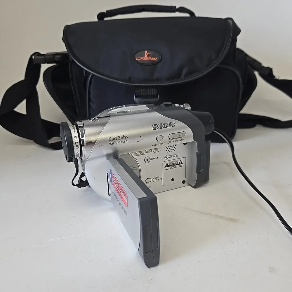 Sony‎ Handycam 20X/800x Optical DVD Handheld NightVision Camcorder DCR-DVD105